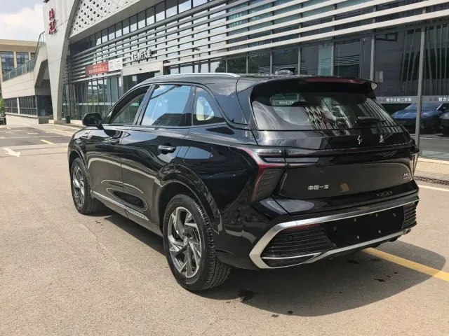 Hongqi HS3 PHEV — Фото автомобиля 9