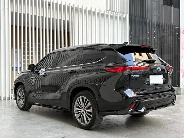 Toyota Highlander — Фото автомобиля 19