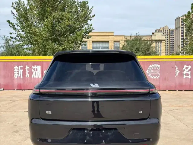 Li Auto L8 — Фото автомобиля 4