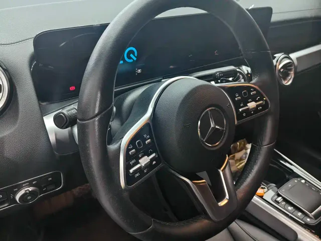Mercedes-Benz EQB — Фото автомобиля 10
