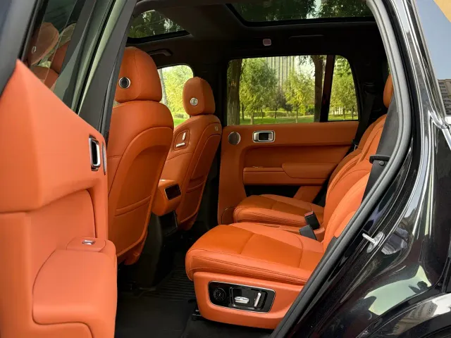 Li Auto L8 — Фото автомобиля 9