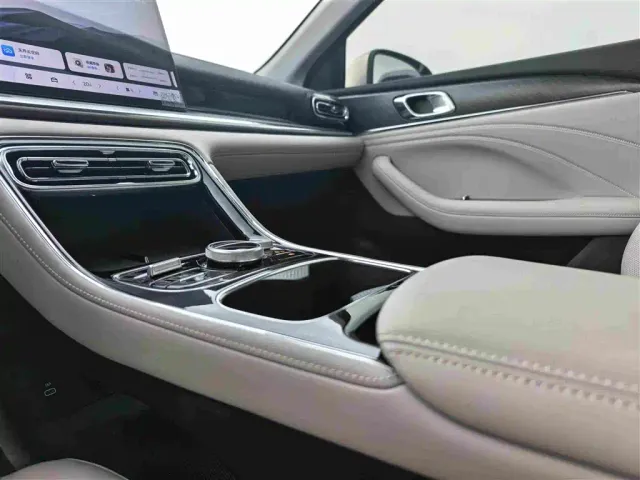 Geely Galaxy Stellar 6 — Фото автомобиля 15