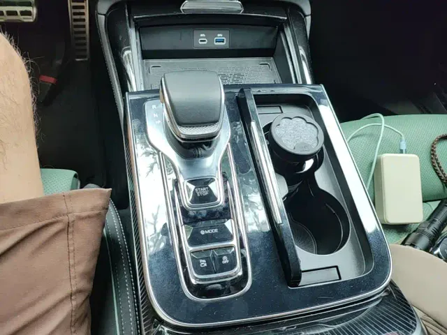 Hongqi H9 — Фото автомобиля 13