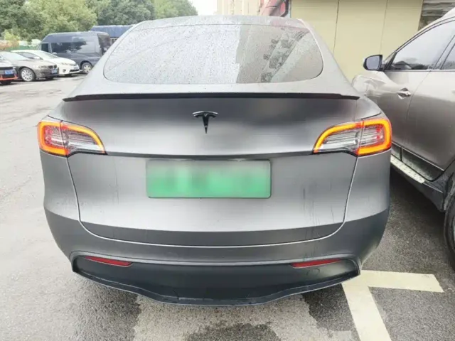 Tesla Model Y — Фото автомобиля 5