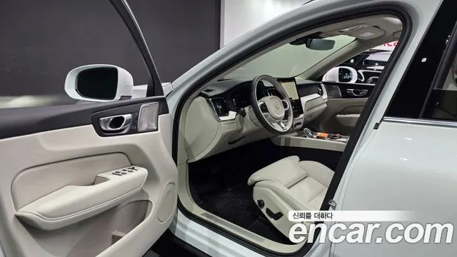 Вольво XC60 — Фото автомобиля 10
