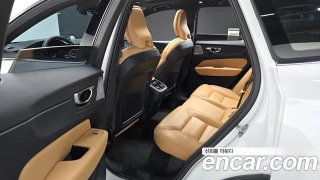 Вольво XC60 — Фото автомобиля 11