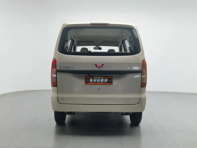 Wuling Hongguang V — Фото автомобиля 4