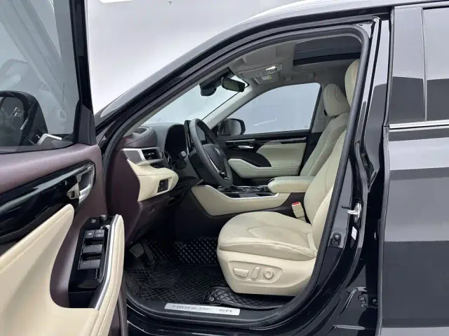 Toyota Highlander — Фото автомобиля 9