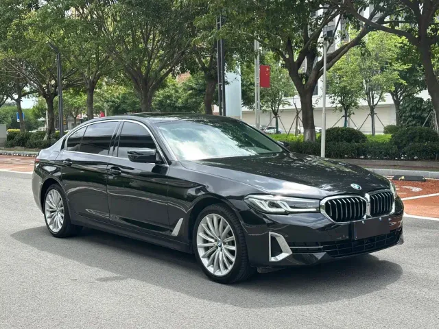 BMW 5 Series — Фото автомобиля 3