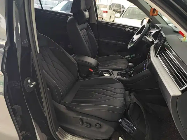 Volkswagen Tiguan L — Фото автомобиля 24