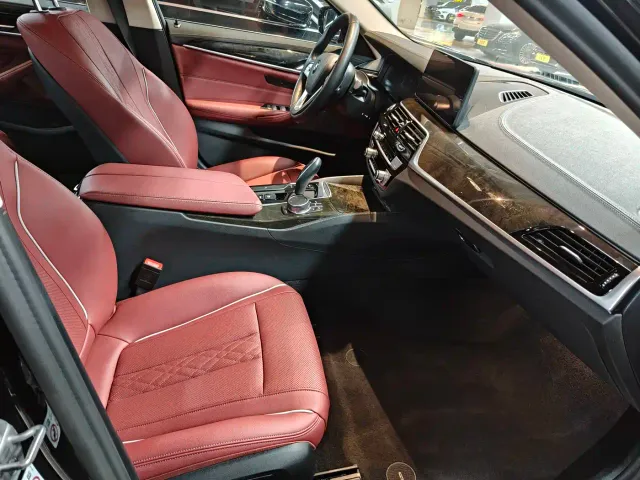 BMW 5 Series — Фото автомобиля 10