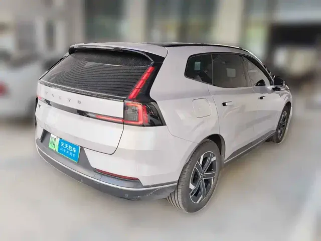 Volvo XC70 Plug-in Hybrid — Фото автомобиля 5