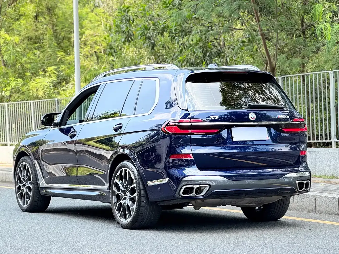BMW BMW X7 M60i 2023 xDrive M60i — Фото автомобиля 4