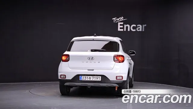 Hyundai Venue — Фото автомобиля 4