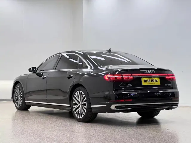 Audi A8 — Фото автомобиля 6
