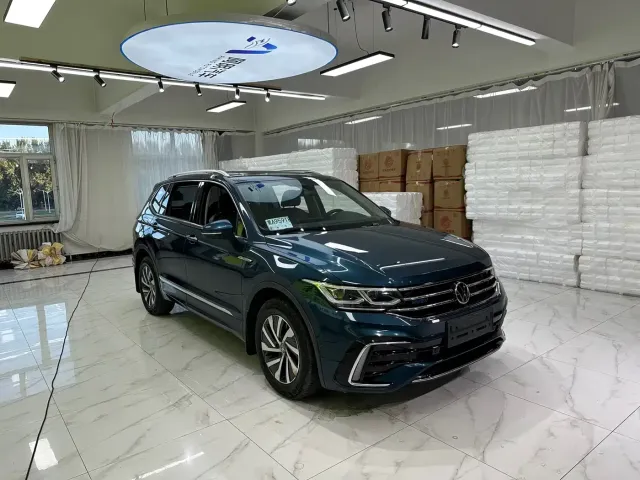 Volkswagen Tiguan L PHEV — Фото автомобиля 3