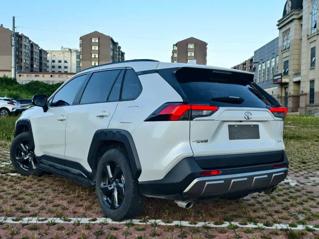 Toyota RAV4 — Фото автомобиля 6