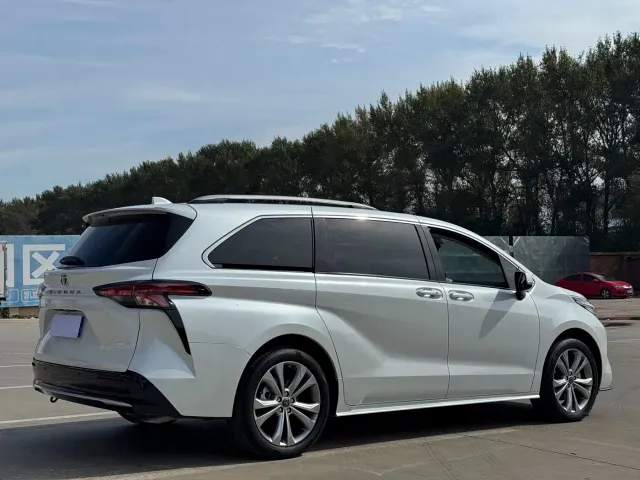 Toyota Sienna — Фото автомобиля 6