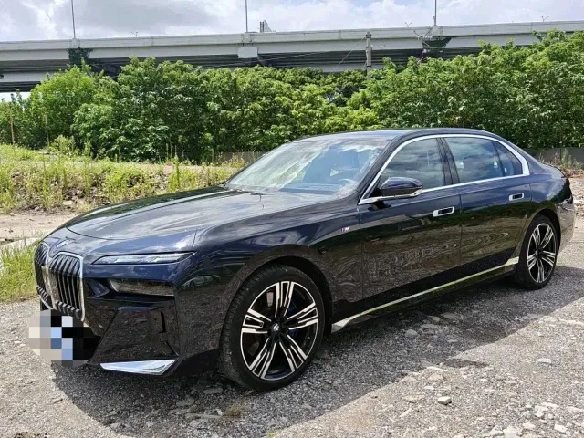 Фотография автомобиля — BMW 7 Series