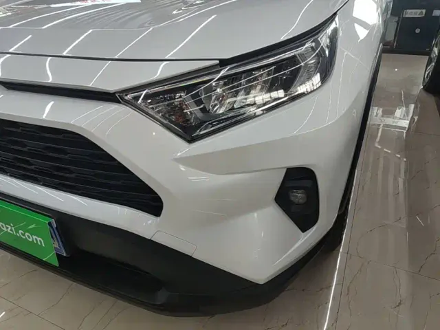 Toyota RAV4 — Фото автомобиля 23