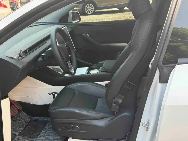 Tesla Model Y — Фото автомобиля 5