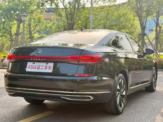 Volkswagen Passat — Фото автомобиля 10