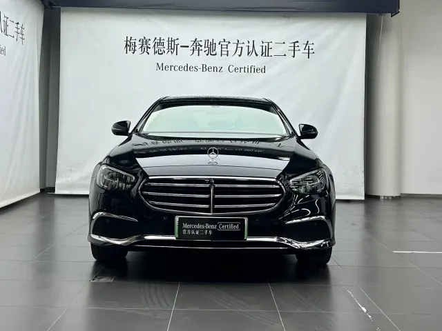 Mercedes-Benz E-Class — Фото автомобиля 2