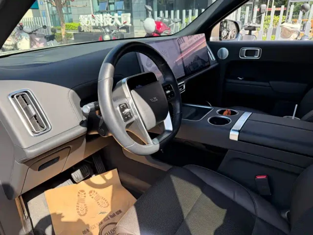 Li Auto L8 — Фото автомобиля 7
