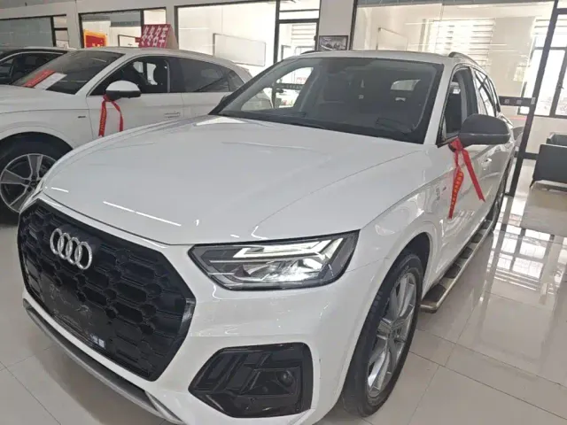 Фотография автомобиля — Audi Q5L