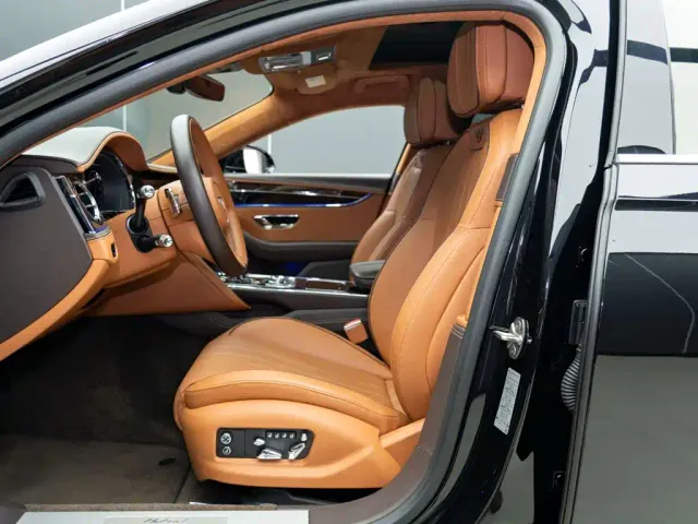 Bentley Flying Spur — Фото автомобиля 12