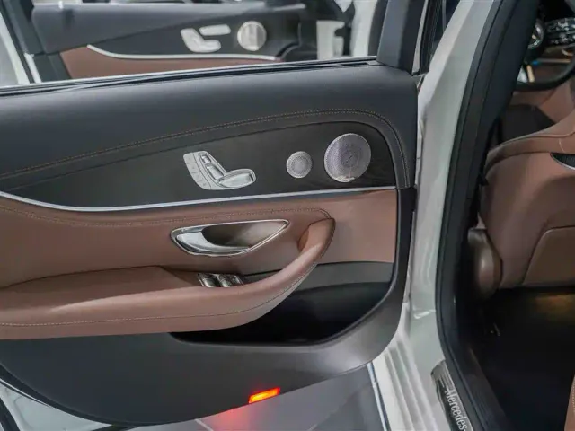 Mercedes-Benz E-Class — Фото автомобиля 12