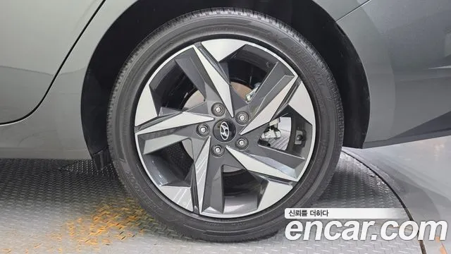 Hyundai AVANTE Avante (CN7) — Фото автомобиля 21