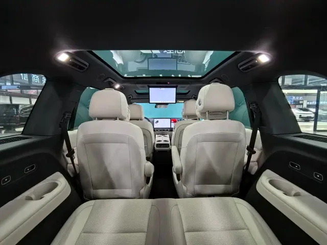 Li Auto L8 — Фото автомобиля 3