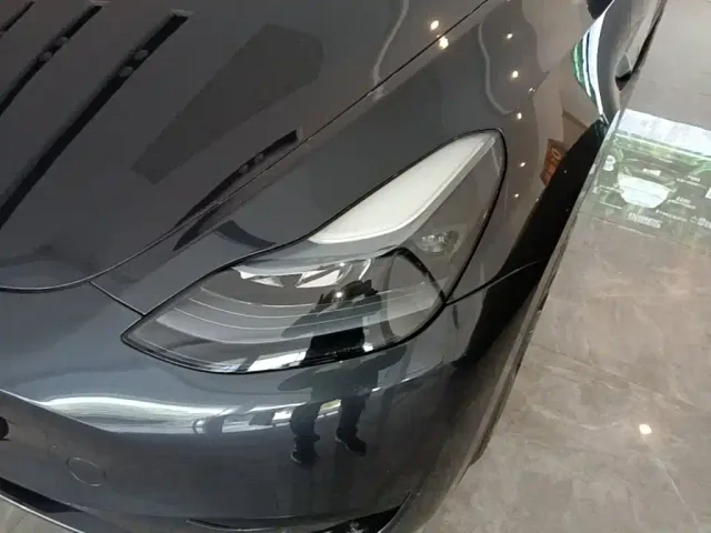 Tesla Model Y — Фото автомобиля 23