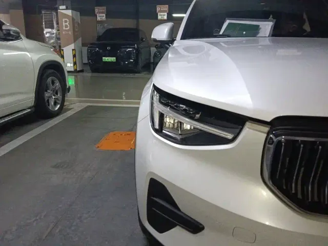 Volvo XC40 — Фото автомобиля 7