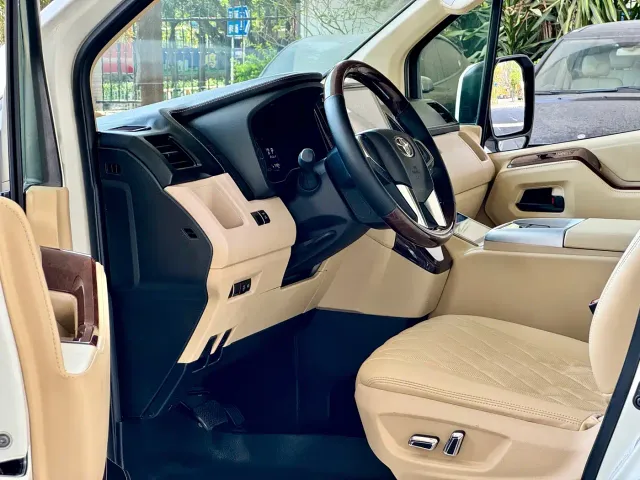 Toyota HIACE — Фото автомобиля 4