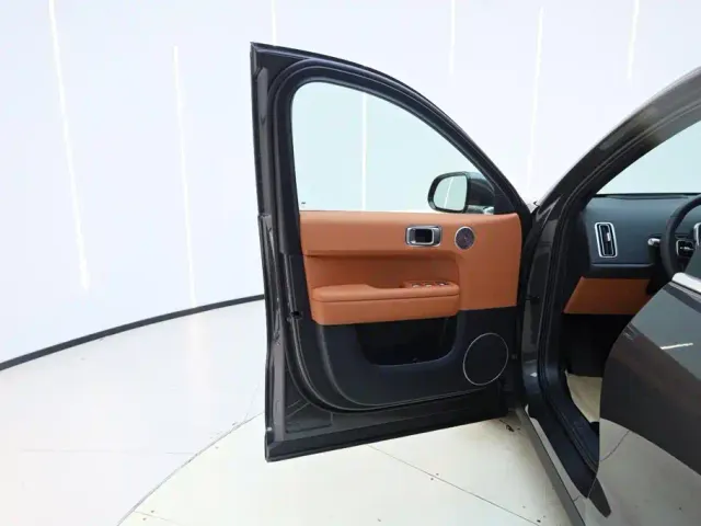 Li Auto L6 — Фото автомобиля 22