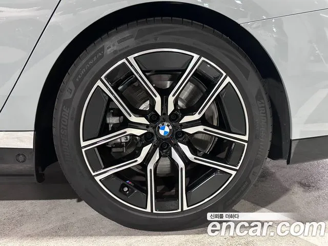 BMW i7 G70 — Фото автомобиля 5