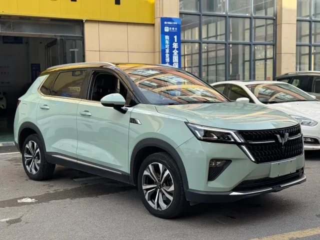 Фотография автомобиля — Wuling Asta