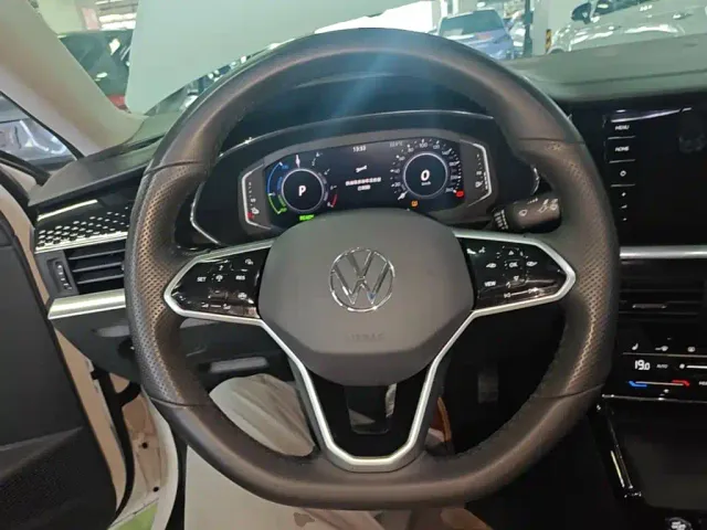 Volkswagen Passat — Фото автомобиля 10