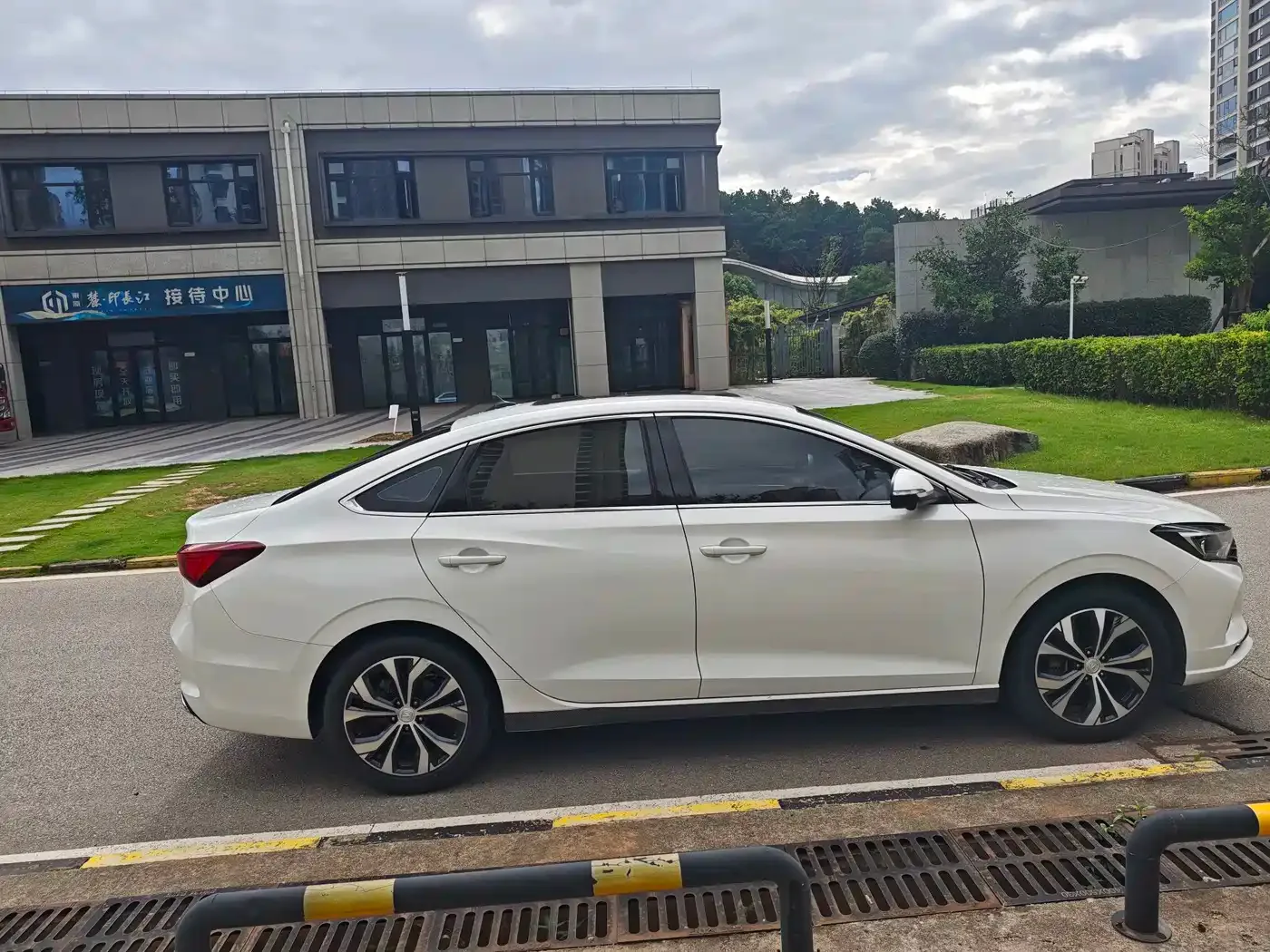 Changan Eado 2021 PLUS Blue Whale NE 1.4T GDI DCT Premium — Фото автомобиля 8