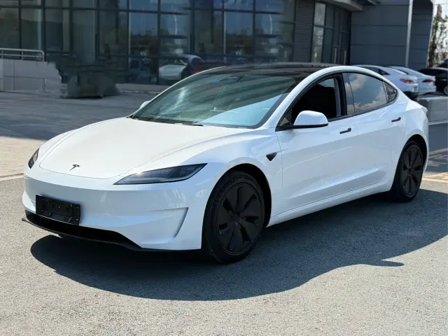 Фотография автомобиля — Tesla Model 3