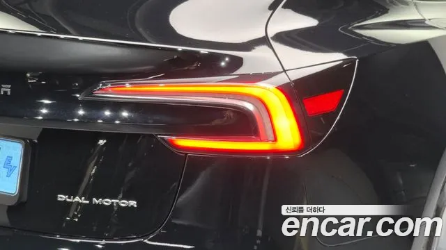 Tesla Model 3 — Фото автомобиля 8