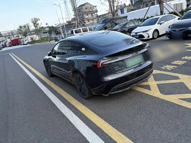 Tesla Model 3 — Фото автомобиля 18