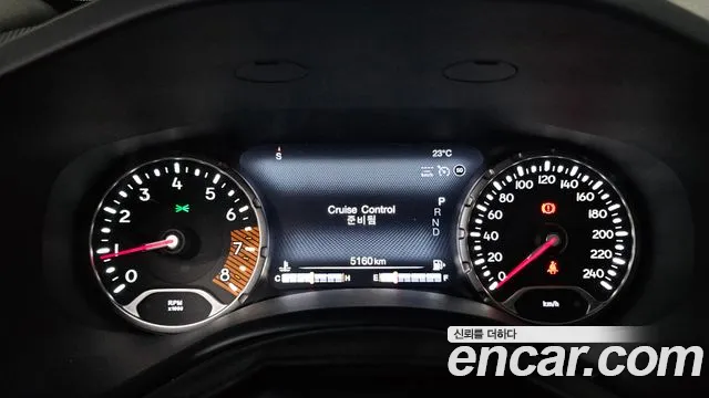 Jeep Renegade — Фото автомобиля 5
