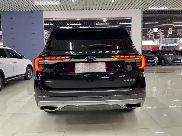 Ford Explorer — Фото автомобиля 10