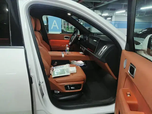 Li Auto L7 — Фото автомобиля 12