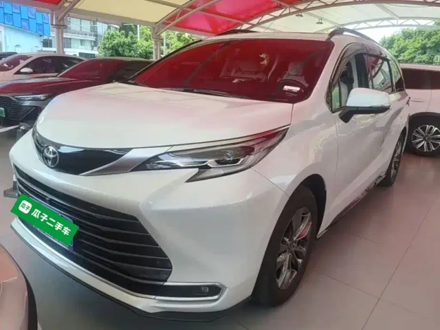 Фотография автомобиля — Toyota Sienna