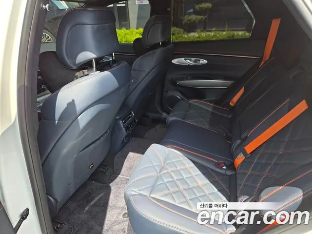 Genesis GV70 — Фото автомобиля 11