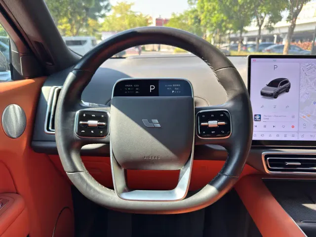 Li Auto L8 — Фото автомобиля 18